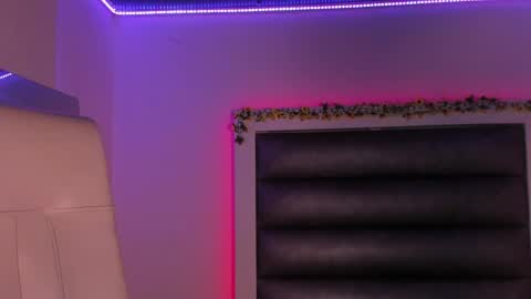 hellen__smith_ online show from June 2026 09:31:02 PM