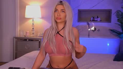 hellenroyy online show from October 2025 03:29:02 AM