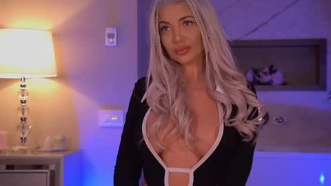 hellenroyy online show from October 2025 04:29:02 AM