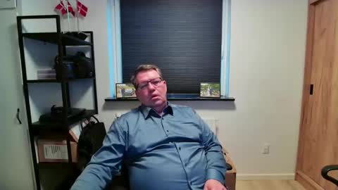 henrikrp1971 online show from February 2026 03:54:01 PM