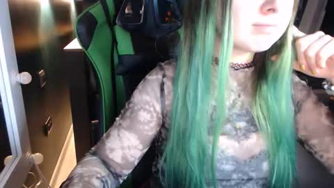 Hentaishiing online show from November 2025 10:43:02 PM