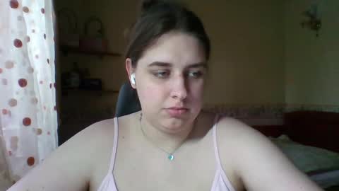 hess_luna_ online show from April 2026 09:01:01 AM