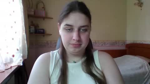 hess_luna_ online show from April 2026 09:01:02 AM