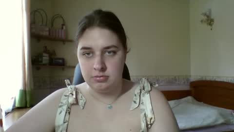 hess_luna_ online show from April 2026 09:02:01 AM