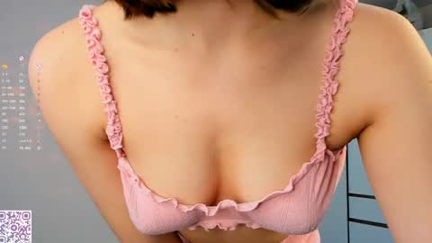 Snapshot of heyim_laura chatting on May 2026 12:21:01 PM Laura online show from May 2026 12:21:01 PM