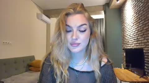 Snapshot of hi_lina chatting on June 2026 05:12:01 AM Hi lina online show from June 2026 05:12:01 AM