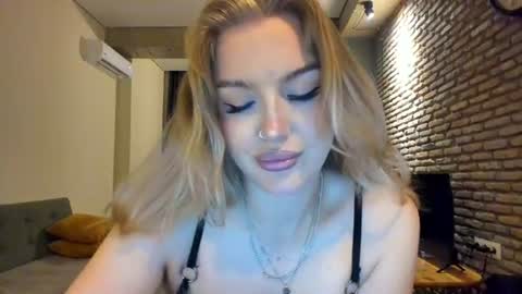 Snapshot of hi_lina chatting on June 2026 02:38:01 AM Hi lina online show from June 2026 02:38:01 AM