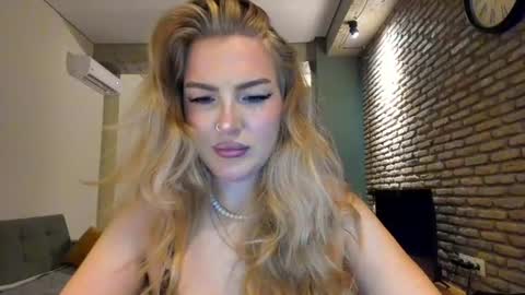 Snapshot of hi_lina chatting on July 2026 02:51:02 AM Hi lina online show from July 2026 02:51:02 AM