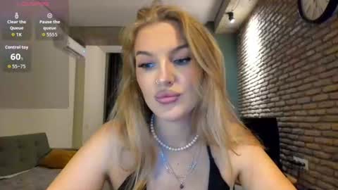 Snapshot of hi_lina chatting on July 2026 03:31:02 AM Hi lina online show from July 2026 03:31:02 AM