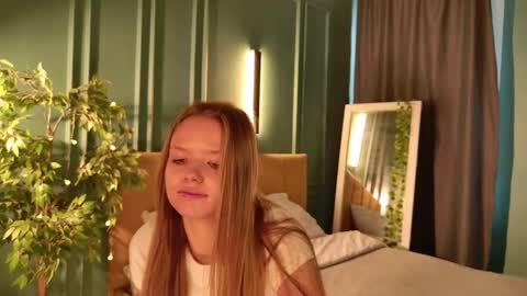 Snapshot of hidden_charm_ chatting on September 2025 07:57:02 AM My name is Angelina but I like when you call me Angel online show from September 2025 07:57:02 AM