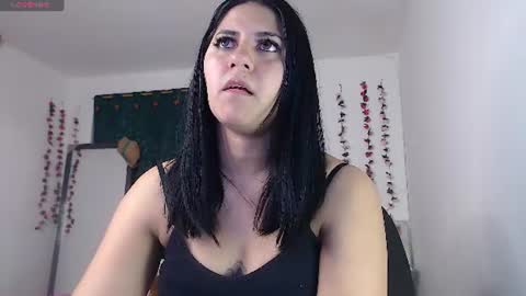 hilaril18 online show from July 2026 10:19:02 PM