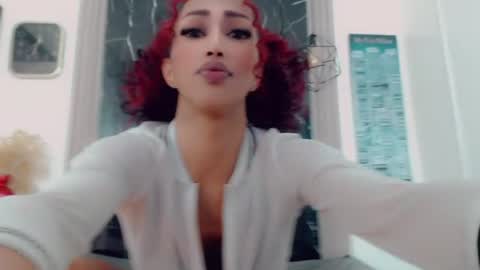 Snapshot of hilary_avilan chatting on July 2026 06:57:01 PM Hilary Avilan online show from July 2026 06:57:01 PM
