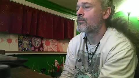 hippiedad333 online show from March 2026 01:34:02 AM