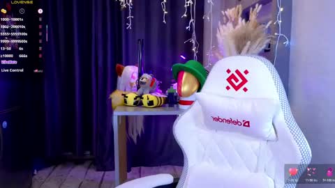 Ella online show from April 2026 09:39:33 PM