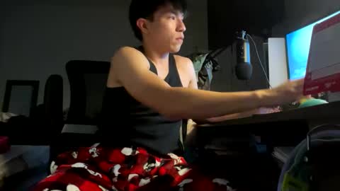 hispanicguy10 online show from November 2025 05:39:02 AM