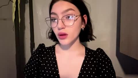 Sofia online show from April 2026 01:19:01 PM