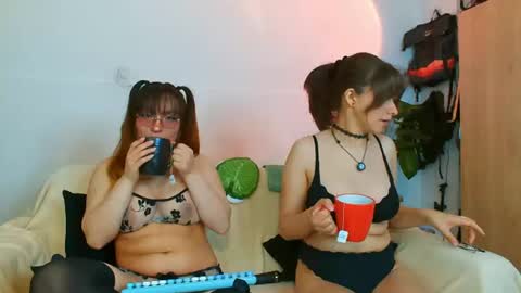 Snapshot of holly_and_honey_69 chatting on June 2026 10:01:02 PM Holly and Honey online show from June 2026 10:01:02 PM