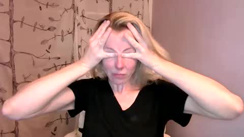 Snapshot of holly_bourbon chatting on June 2026 02:23:01 AM holly_bourbon online show from June 2026 02:23:01 AM