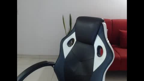 Itzel online show from June 2026 04:04:02 AM