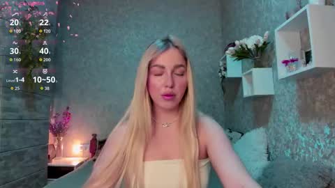 Snapshot of holly_molly8 chatting on October 2025 01:35:01 AM holly_molly8 online show from October 2025 01:35:01 AM