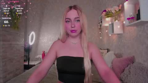 Snapshot of holly_molly8 chatting on November 2025 10:59:02 PM holly_molly8 online show from November 2025 10:59:02 PM