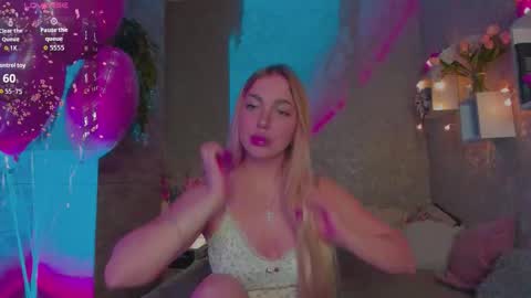 Snapshot of holly_molly8 chatting on February 2026 08:27:02 PM holly_molly8 online show from February 2026 08:27:02 PM