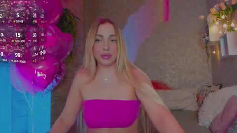 Snapshot of holly_molly8 chatting on March 2026 08:03:01 PM holly_molly8 online show from March 2026 08:03:01 PM