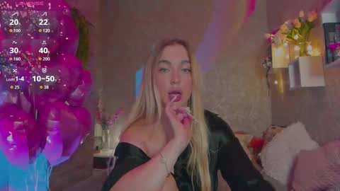 Snapshot of holly_molly8 chatting on March 2026 06:40:01 PM holly_molly8 online show from March 2026 06:40:01 PM