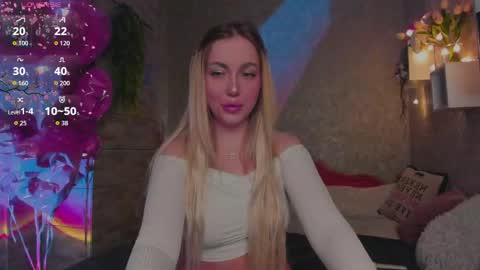holly_molly8 online show from April 2026 06:16:01 PM
