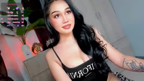 Snapshot of holly_preciousxx chatting on May 2026 08:19:01 AM Hi Im Precious online show from May 2026 08:19:01 AM