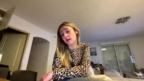 Snapshot of hollyandelon chatting on October 2025 09:31:02 PM hollyandelon online show from October 2025 09:31:02 PM