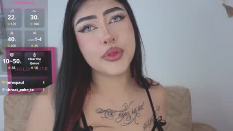 Holly online show from December 2025 07:42:02 PM