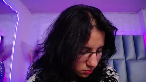 hollypeach_ online show from December 2025 08:32:02 AM