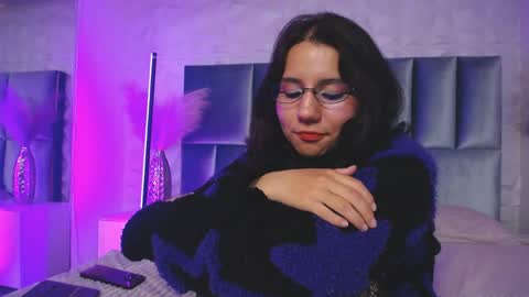 hollypeach_ online show from March 2026 07:51:01 PM