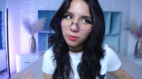 hollypeach_ online show from March 2026 07:41:02 PM