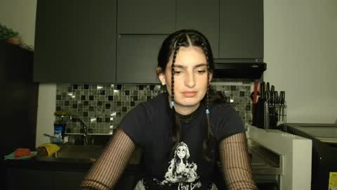 hollyshit_ online show from April 2026 11:52:02 PM