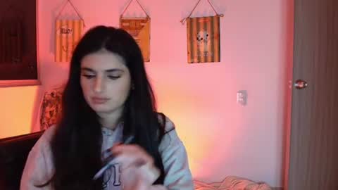 hollyshit_ online show from June 2026 12:09:02 AM