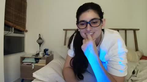 hollyshit_ online show from July 2026 01:45:01 AM