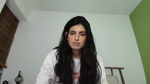 hollyshit_ online show from July 2026 12:17:01 AM
