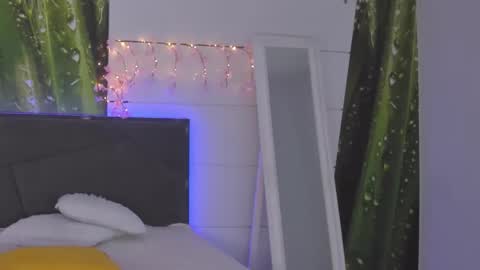 HollyTaillor online show from February 2026 01:36:01 PM