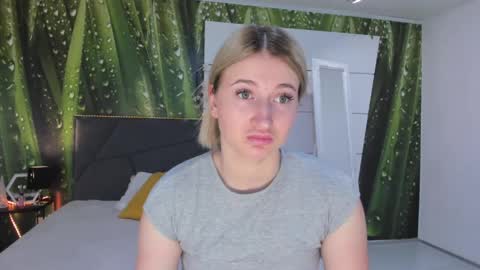 Snapshot of hollytaillor chatting on May 2026 05:24:01 AM HollyTaillor online show from May 2026 05:24:01 AM