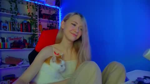 Snapshot of holy_rumi chatting on September 2025 09:43:02 AM Rumi online show from September 2025 09:43:02 AM