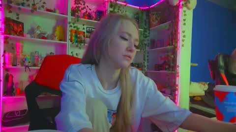 Snapshot of holy_rumi chatting on November 2025 10:48:01 AM Rumi online show from November 2025 10:48:01 AM