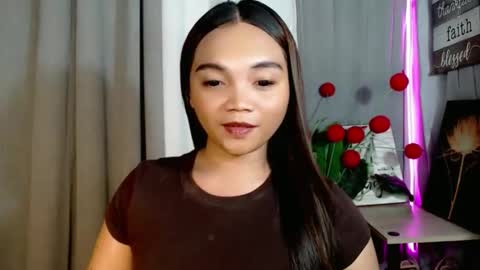 Snapshot of holy_shine chatting on May 2026 12:00:01 PM Bella online show from May 2026 12:00:01 PM