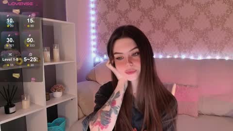 Mia online show from April 2026 03:50:02 AM