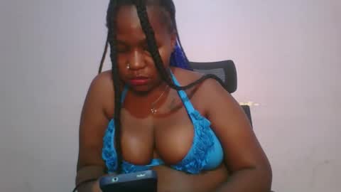 honey_beb online show from October 2025 07:05:02 PM