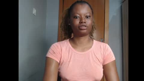 Snapshot of honey_juicydoll chatting on June 2026 07:22:01 AM Sonia online show from June 2026 07:22:01 AM