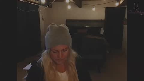 honeybuhnny online show from April 2026 09:15:02 AM