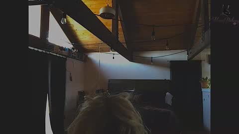 honeybuhnny online show from April 2026 09:39:01 PM