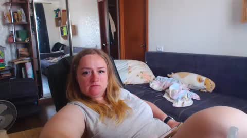 Snapshot of honeydewmolly chatting on July 2026 11:36:01 AM HoneydewMolly online show from July 2026 11:36:01 AM
